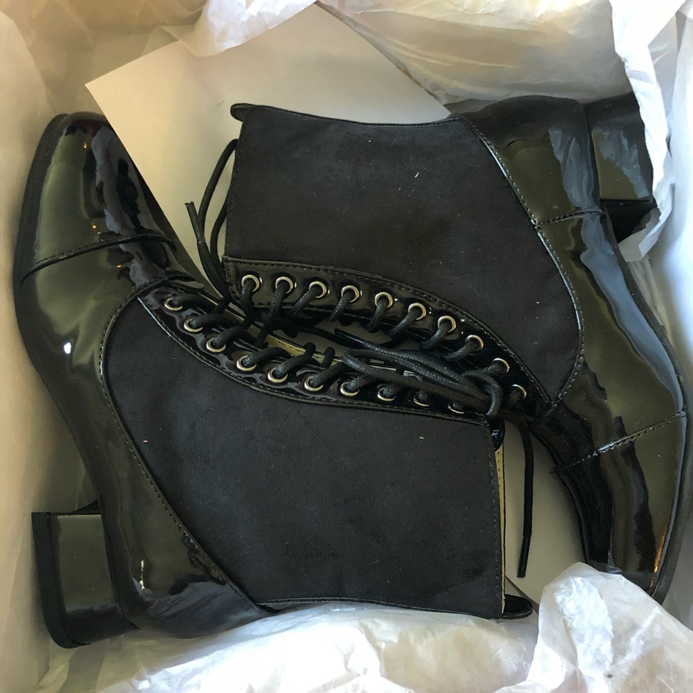 NWT Girls Boots